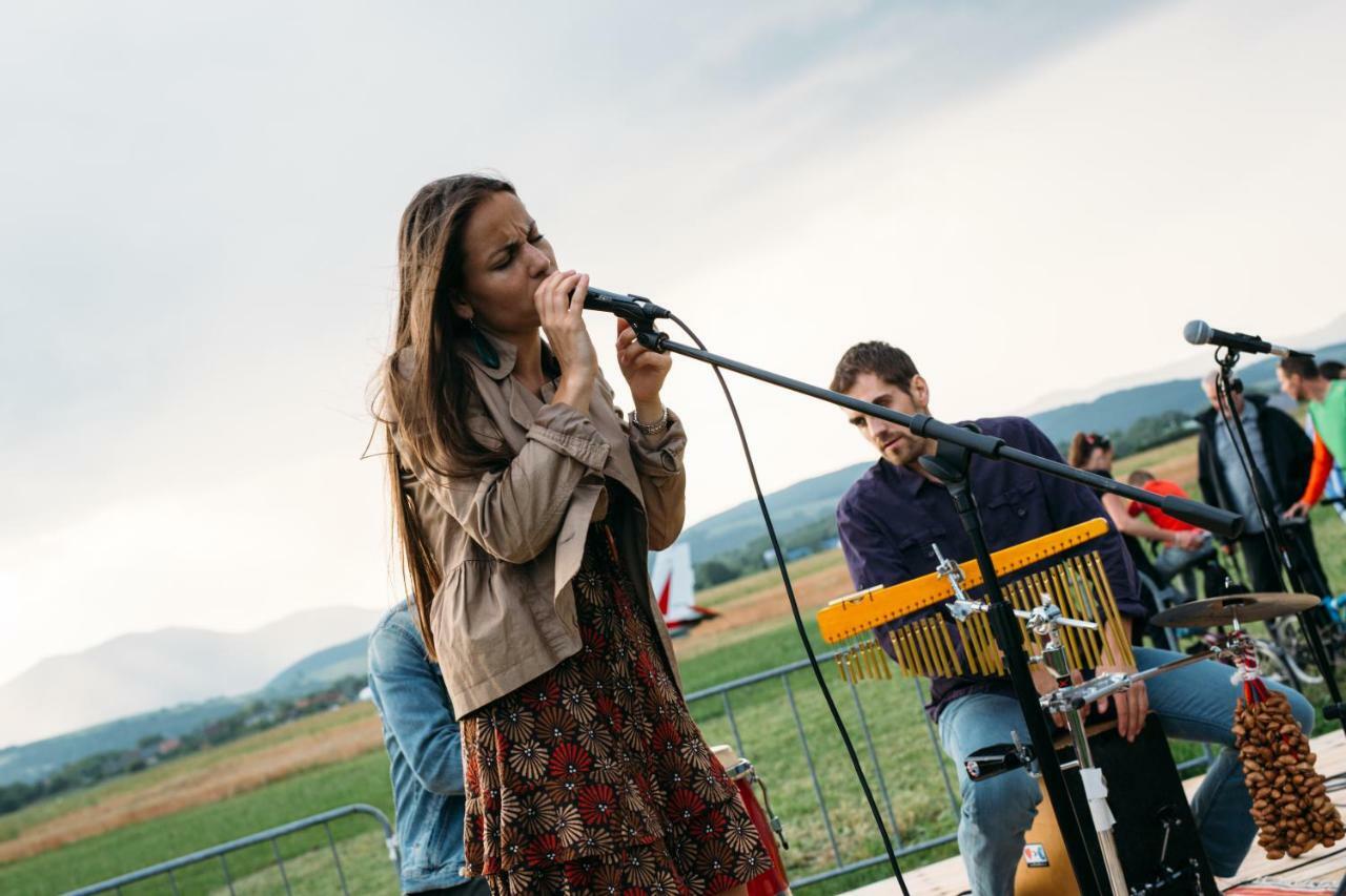 Penzion Na Letisku - Areal Sky Park Trenčín Kültér fotó
